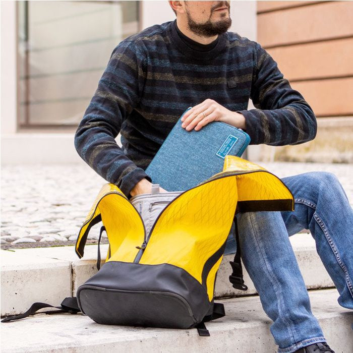 Stark Sleeve per MacBook 13" - Blu Pavone