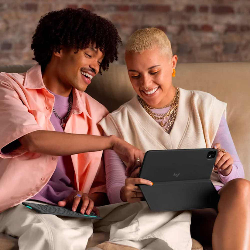Custodia con tastiera Logitech Flip Folio per iPad Pro 13" M4 e iPad Air 13" M2/M3 - Grafite