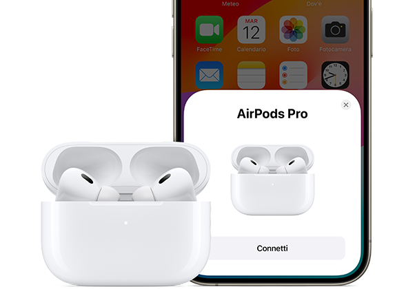 Un paio di AirPods Pro accanto a un iPhone 15 per evidenziare com’è facile collegarli