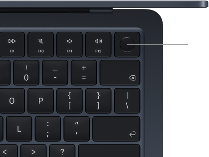 Primo piano del tasto Touch ID situato nell’angolo in alto a destra della tastiera di un MacBook Air, con una linea che lo collega all’icona del Touch ID per indicare la possibilità di sbloccare il dispositivo in modo sicuro