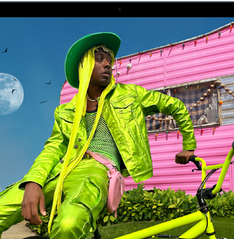 MacBook Air aperto per mostrare il display Liquid Retina