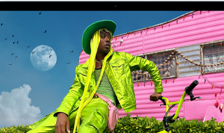 MacBook Air aperto per mostrare il display Liquid Retina