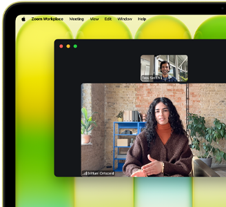 MacBook Neo giallo agrume, videochiamata sullo schermo, funzione Inquadratura automatica che mantiene l’utente al centro della scena