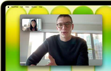 MacBook Neo giallo agrume, videochiamata sullo schermo, funzione Inquadratura automatica che mantiene l’utente al centro della scena